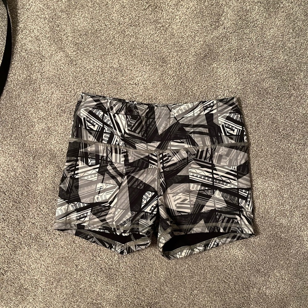 Fleo shorts power high rise